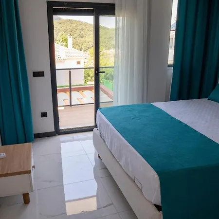 4 Zela In Front Of Oeluedeniz Hisar *