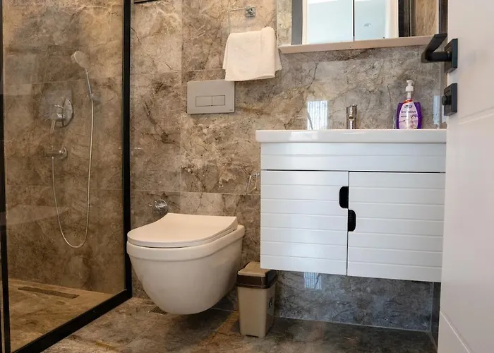 4 Zela In Front Of Oeluedeniz Hisar *