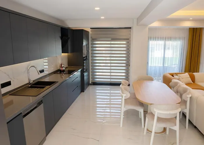 4 Zela In Front Of Oeluedeniz Hisar *