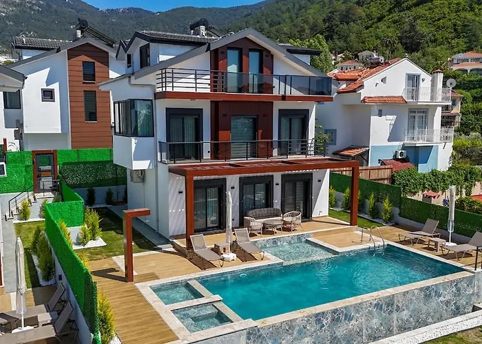 4 Zela In Front Of Oeluedeniz Hisar * Fethiye