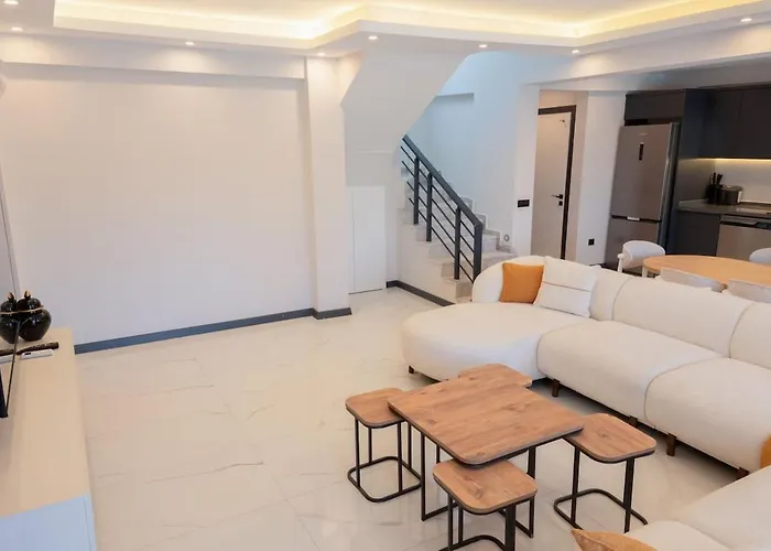 4 Zela In Front Of Oeluedeniz Hisar *