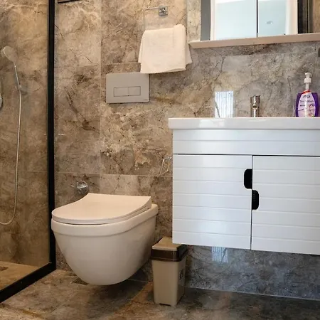 4 Zela In Front Of Oeluedeniz Hisar *