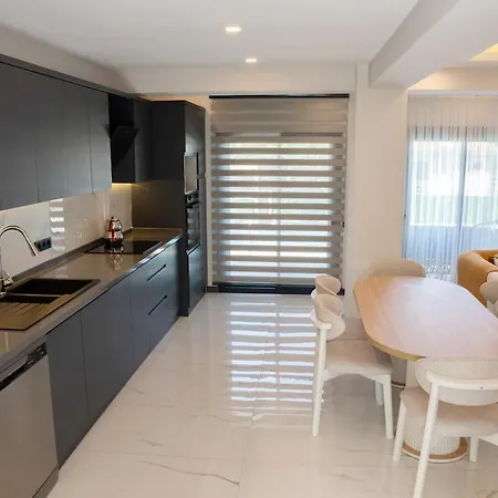 4 Zela In Front Of Oeluedeniz Hisar *