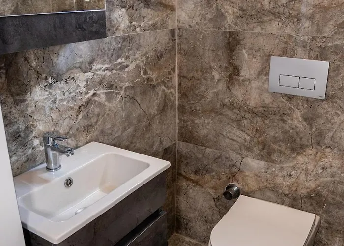 4 Zela In Front Of Oeluedeniz Hisar *