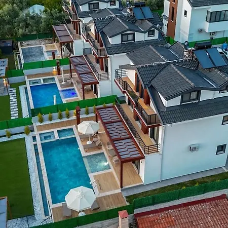 4 Zela In Front Of Oeluedeniz Hisar Fethiye