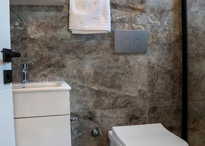 4 Zela In Front Of Oeluedeniz Hisar