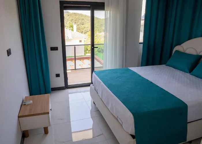 4 Zela In Front Of Oeluedeniz Hisar *