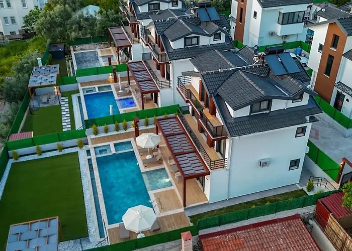 4 Zela In Front Of Oeluedeniz Hisar Fethiye